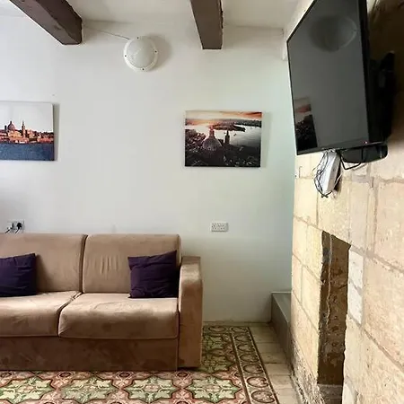 Nazzarena House - * Valletta
