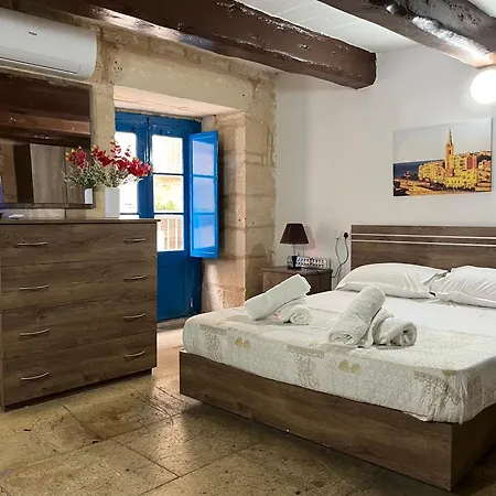Nazzarena House -